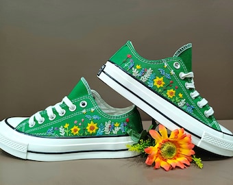 Low-cut Converse shoes embroidered with sunflowers/ Converse Chuck Taylor Custom 1970s embroidered with colorful sunflowers