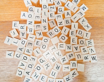 Juego completo de fichas de Scrabble de madera