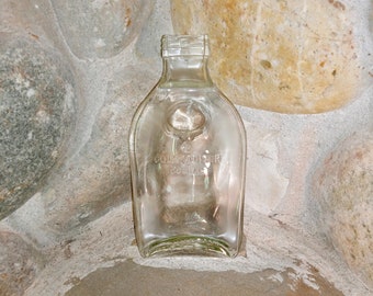 Botella de coñac Courvoisier aplanada