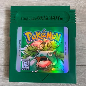 ポケモン グリーン、巨大サイズの任天堂ゲームボーイ カートリッジ、ゲーム ルームの壁の装飾/ディスプレイに最適なギフト アイデア。