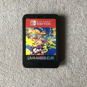 スプラトゥーン 3、巨大サイズの Nintendo Switch カートリッジ。ゲームルームの壁の装飾/ディスプレイに欠かせないアイテムです。