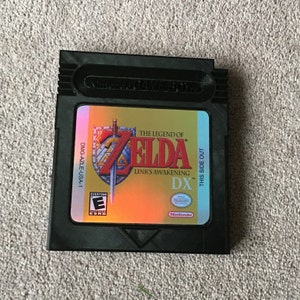 ゼルダの伝説 リンクの覚醒 巨大サイズの任天堂ゲームボーイ カートリッジ。ゲームルームの壁の装飾/ディスプレイに欠かせないアイテムです。