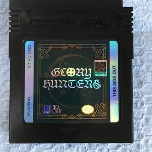 巨大サイズの任天堂ゲームボーイ グローリーハンター カートリッジ。ゲームルームの壁の装飾/ディスプレイに欠かせないアイテムです。