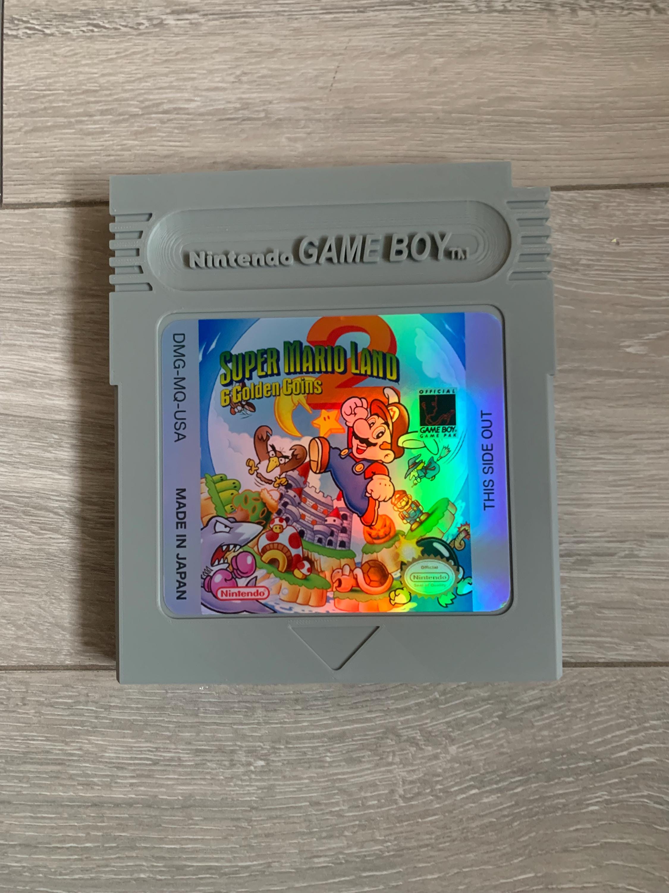 巨大スーパーマリオランド2ゲームボーイカートリッジ、ホロ