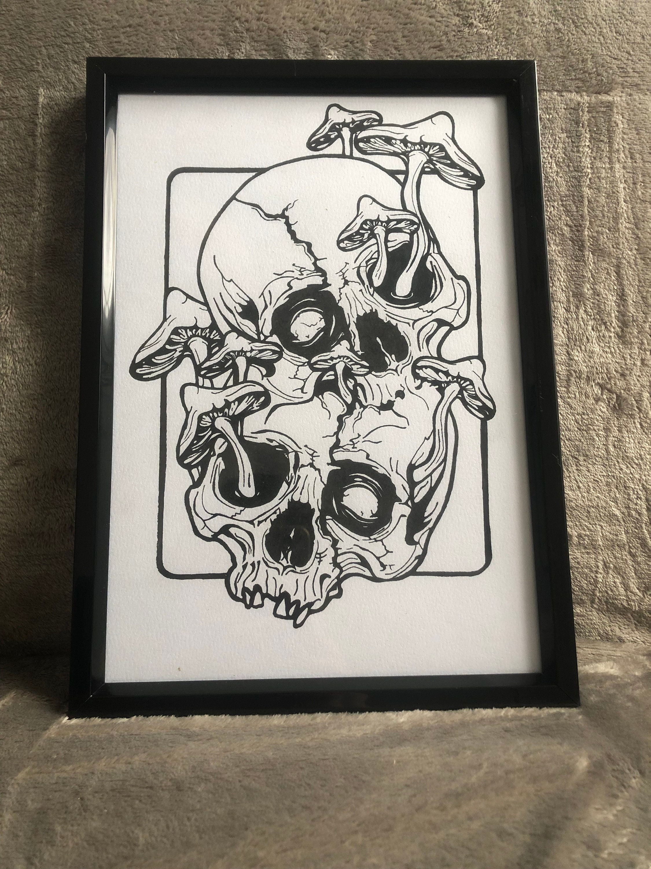 Tête de Mort et Ses Champignons Sortants