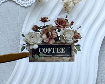 Gestanzter Aufkleber Kaffee Schild mit Rosen | Transparente Aufkleber Die Cut | Es misst ungefähr 3 Zoll breit