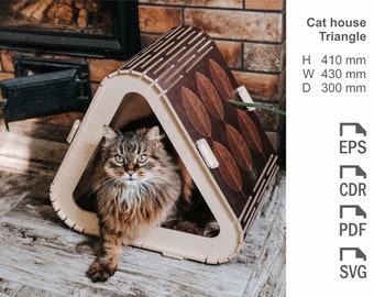 Puede incluir: Una casa para gatos triangular hecha de madera con un patrón de hojas marrones. La casa mide 41 cm de alto, 43 cm de ancho y 30 cm de profundidad. Un gato está sentado dentro de la casa. La casa está disponible en los formatos EPS, CDR, PDF y SVG.