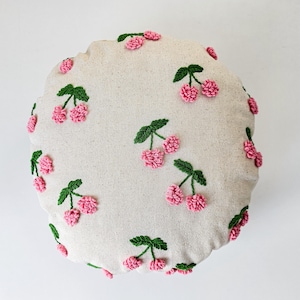 Almohada redonda hecha a mano con forma de cereza y aguja perforada, bonita y acogedora decoración con forma de cereza, regalo para novia