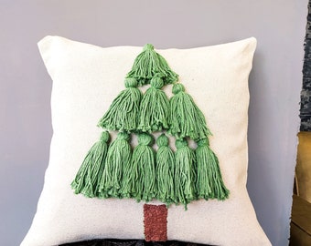 Green Christmas Tree Tufted Cotton Pillow Case, Handmade Tufted Christmas Gift,Christmas Decoration, Housewarming gift, Linen Cushion Cover