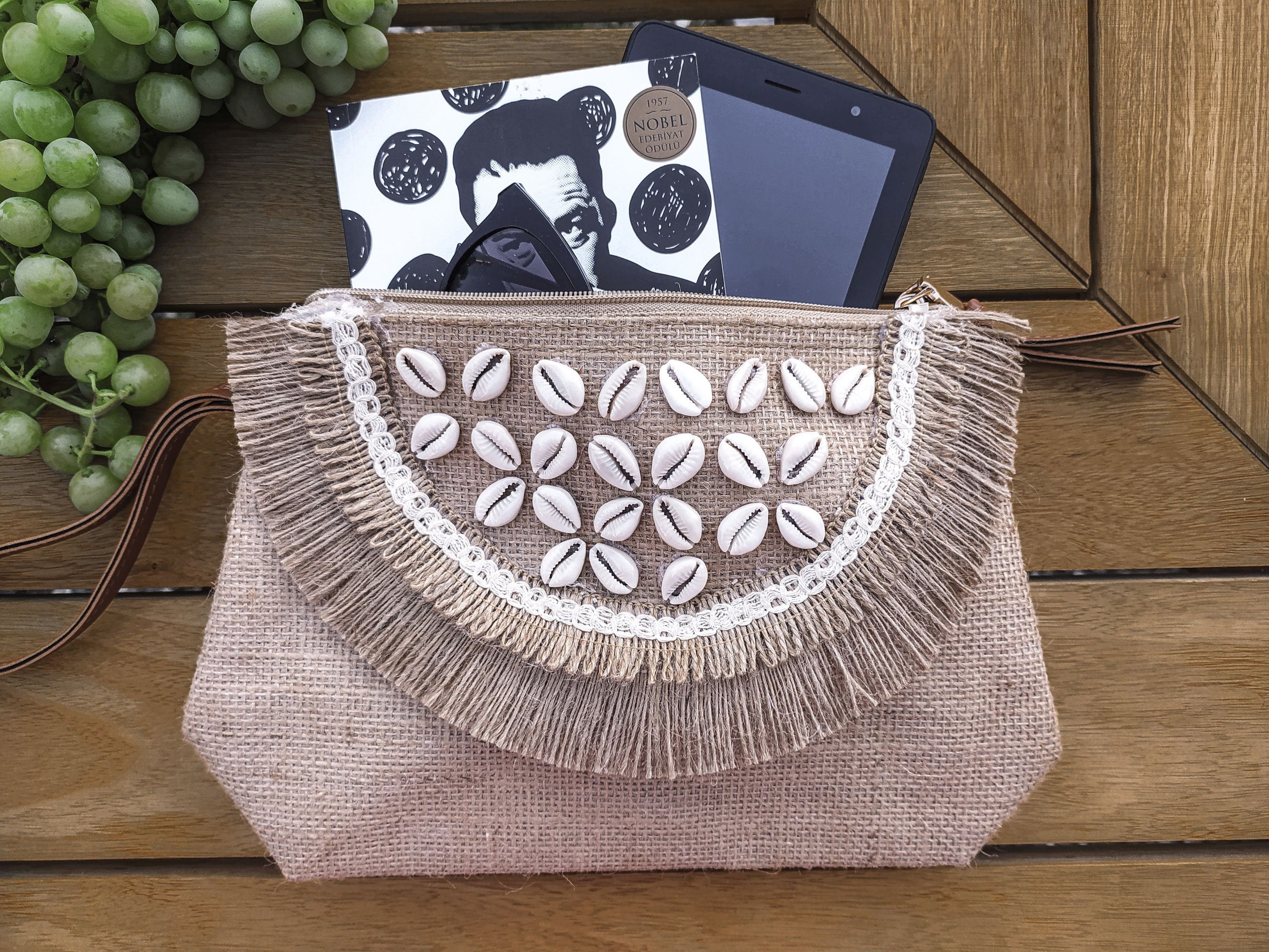 Boho handgemachte Jute Clutch Tasche mit Quaste und Kauri Muschel Sackleinen Strandhandtasche Kosmetiktaschen umweltfreundliches Geschenk Etsy