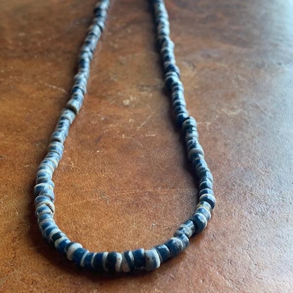 Halskette aus altem Afrika Glas