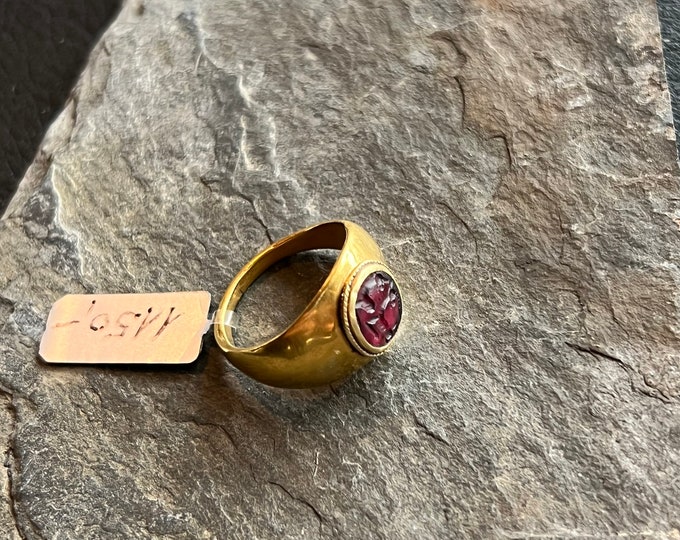 Antique 18ct gold ring with carnelian stone