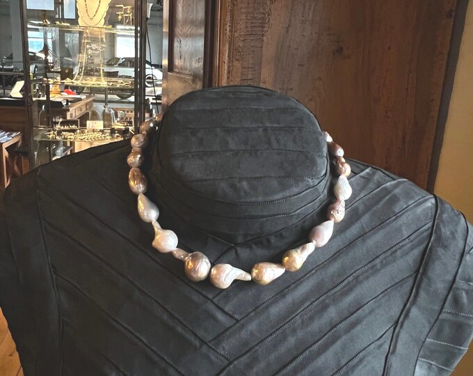 Baroque pearl necklace