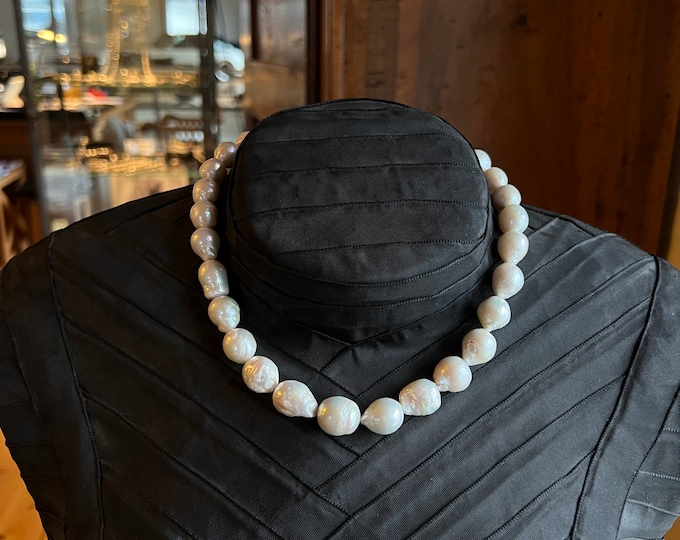Baroque pearl necklace