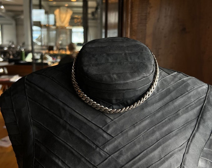 Silver chain with links