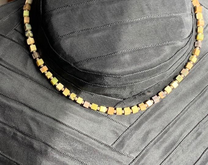 Serpentine necklace with silver