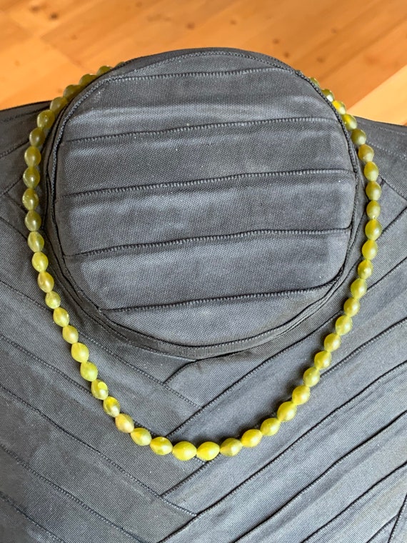 Edel Serpentin Halskette mit Silberverschluss Ant… - image 1