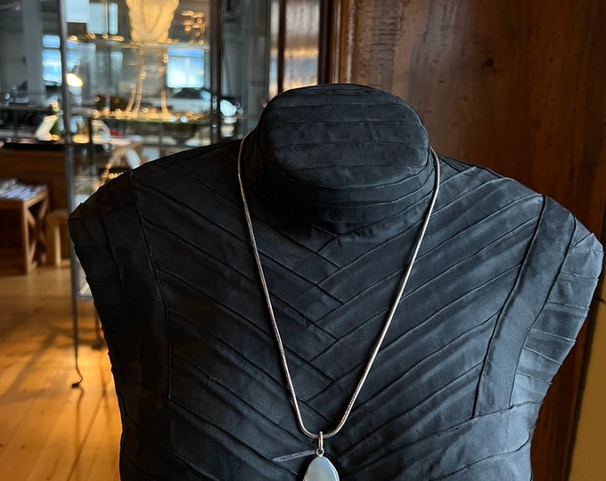 Silver chain with agate