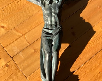 Cruz de bronce de Jesús del siglo XVIII