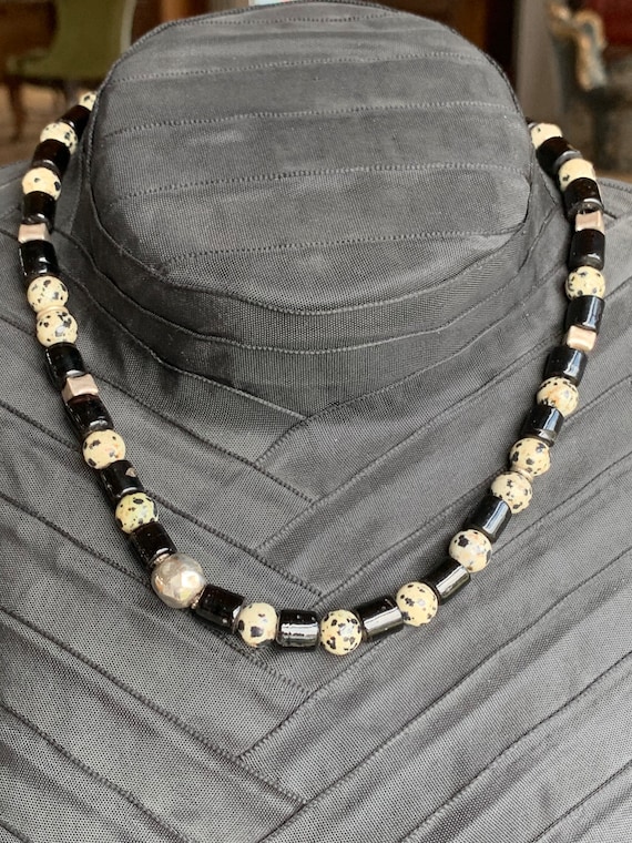 Halskette mit Dalmatiner Perlen, Antiken Silbertei