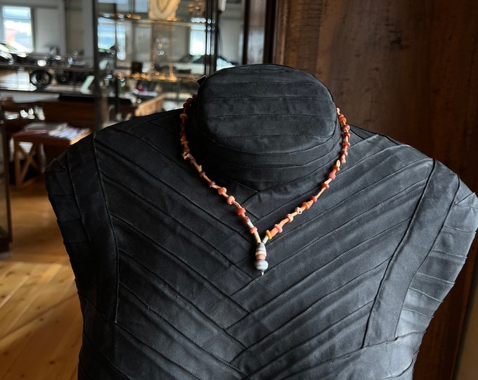 Coral necklace 14th century, with agate and carnelian