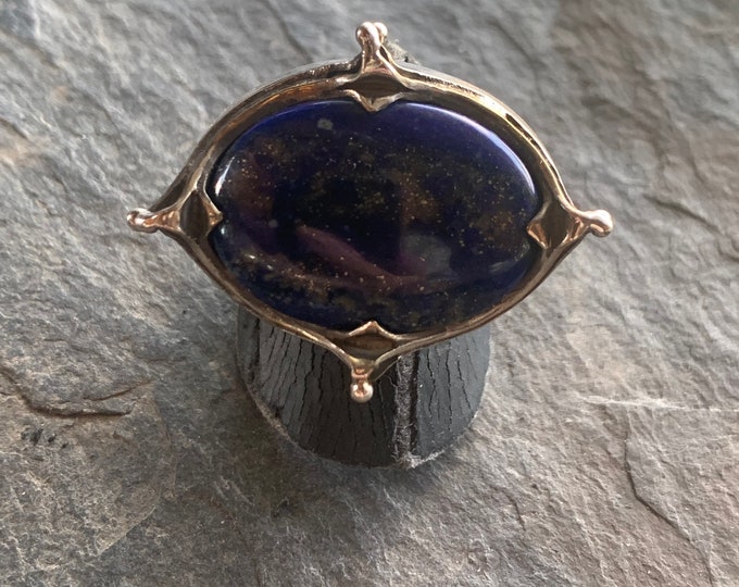 Beautiful lapis lazuli ring with exceptional silver setting 925