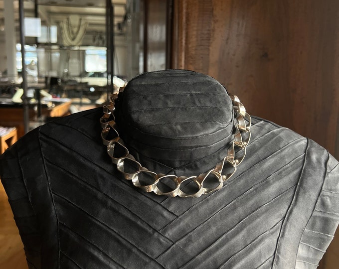 Silver chain with links