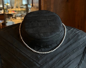 Pearl necklace with silver