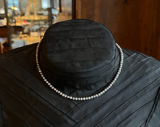 Pearl necklace with silver