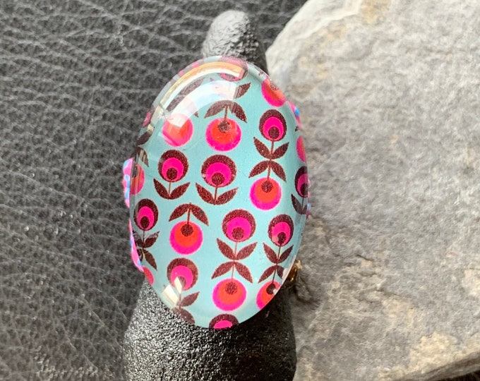 Ring with adjustable size.
