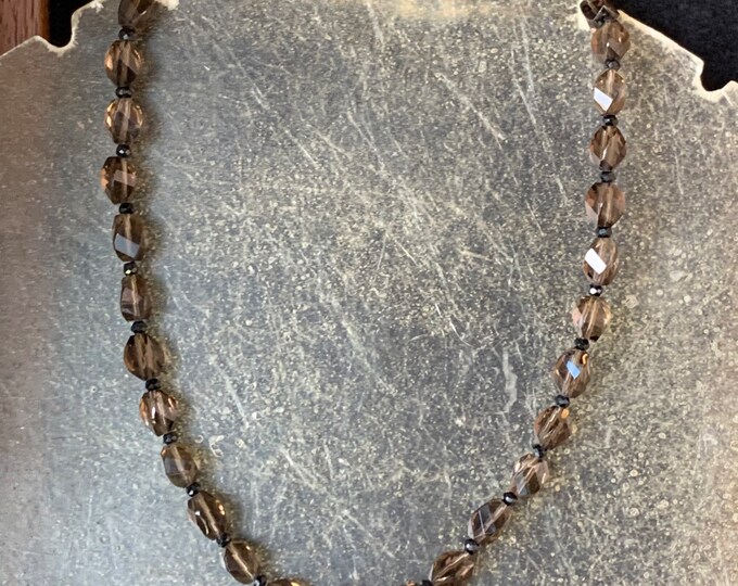 Necklace with smoky quartz (faceted cut) 31 spinel beads