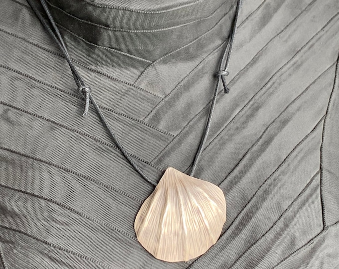 silver pendant shell