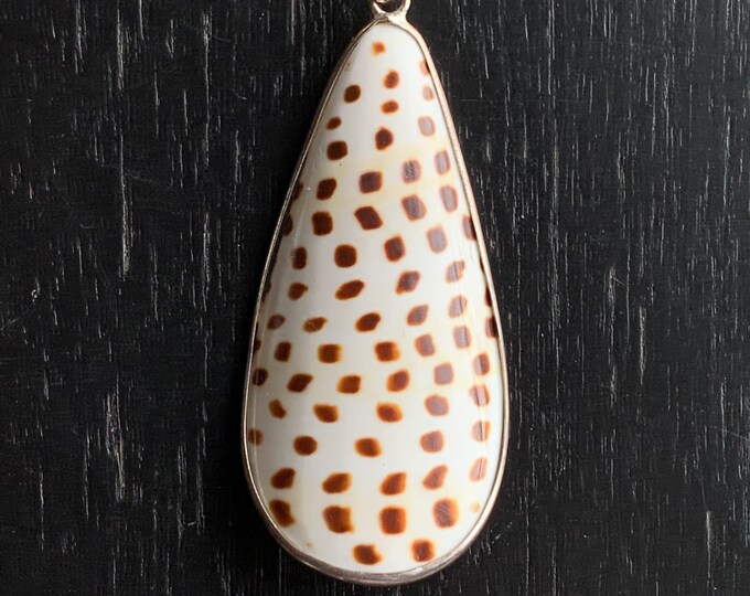 Shell pendant with silver border 925