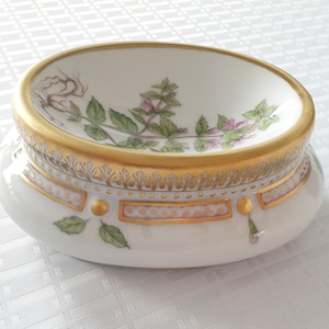 Royal Copenhagen Flora Danica Salt Cellar No. 3625. Decorated with Euphrasia officinalis L. Hand painted in Denmark 1975-1979