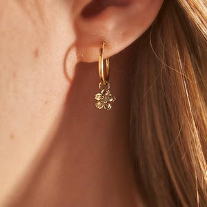 9ct Yellow Gold Forget-Me-Not Flower Hoop Earrings - Wilde Flower
