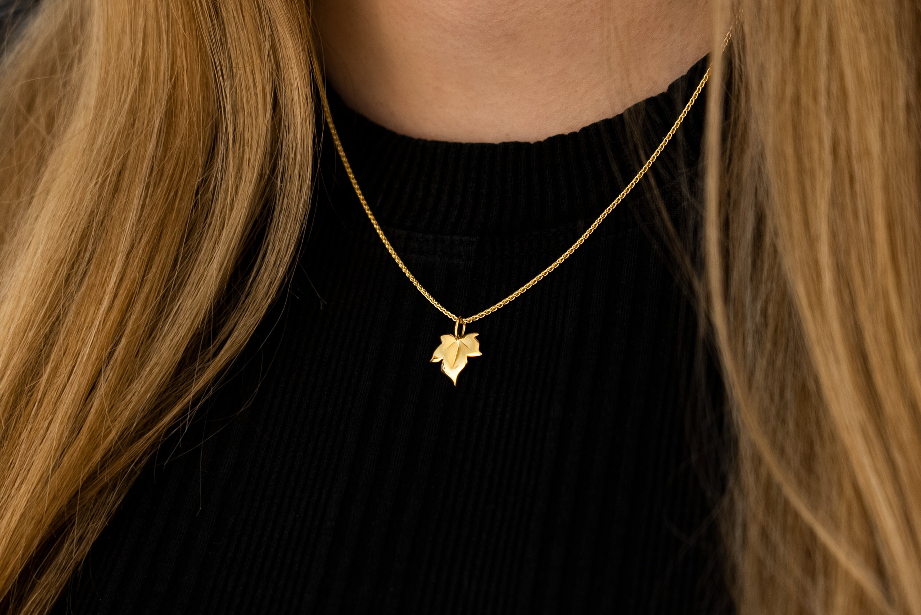 Solid 18ct Gold Ivy Leaf Necklace Wilde Flower. Real Gold Hallmarked