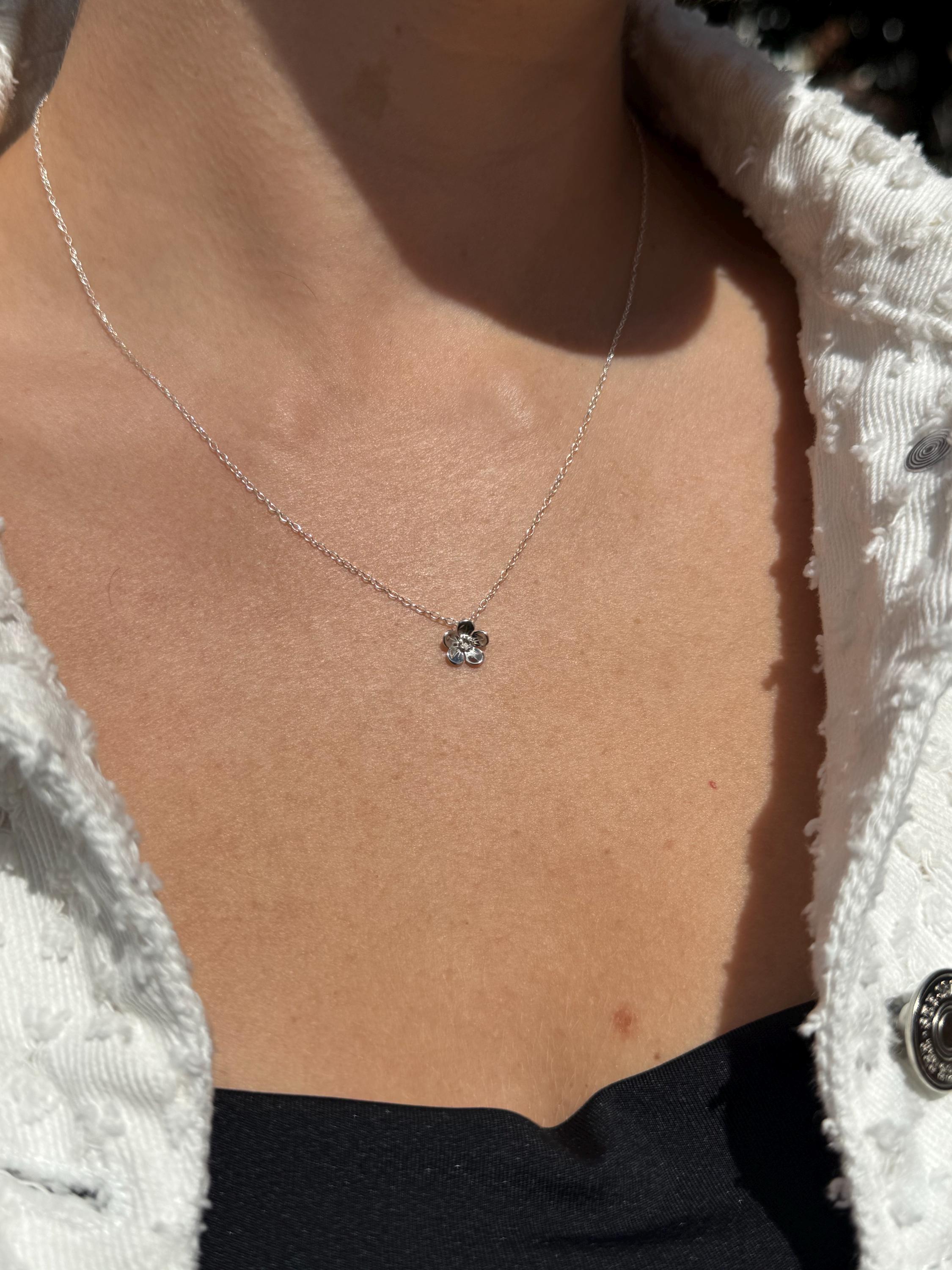 Ciondolo Rotondo In Argento Sterling Con Fiori Naturali Di Non Ti Scordar Di Me - Gioiello Artigianale Con Catena Inclusa