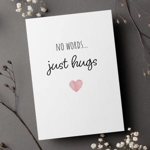 Trauerkarte, No Words Just Hugs, Beileidskarte mit Herz zum Abschied, Anteil nehmen, Trost schenken und Mitgefühl zeigen