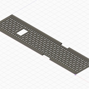 Puede incluir: Una rejilla de ventilación de metal gris con una abertura rectangular en el centro. La rejilla de ventilación está hecha de una serie de pequeños agujeros rectangulares.