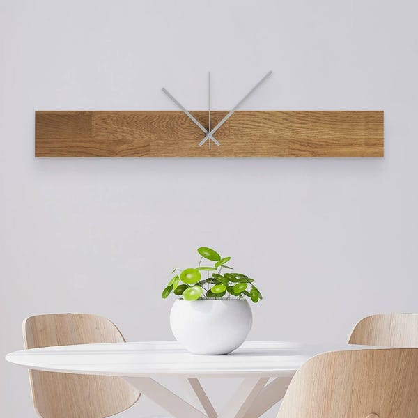 Rustikale vertikale Eichen-Wanduhr – schlank und handgefertigt – natürlicher Holzakzent – zeitloses modernes und umweltfreundliches Geschenk