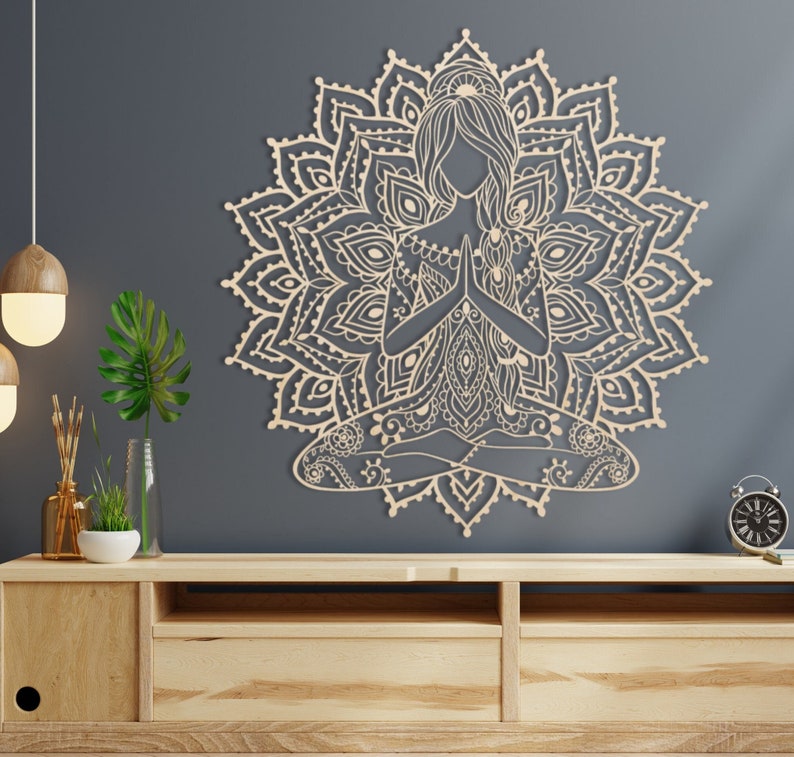 Fille femme fleur fée yoga bois mur maison tenture murale décoration rustique bohème design beauté naturelle pour votre espace de vie décoration bohème Natural