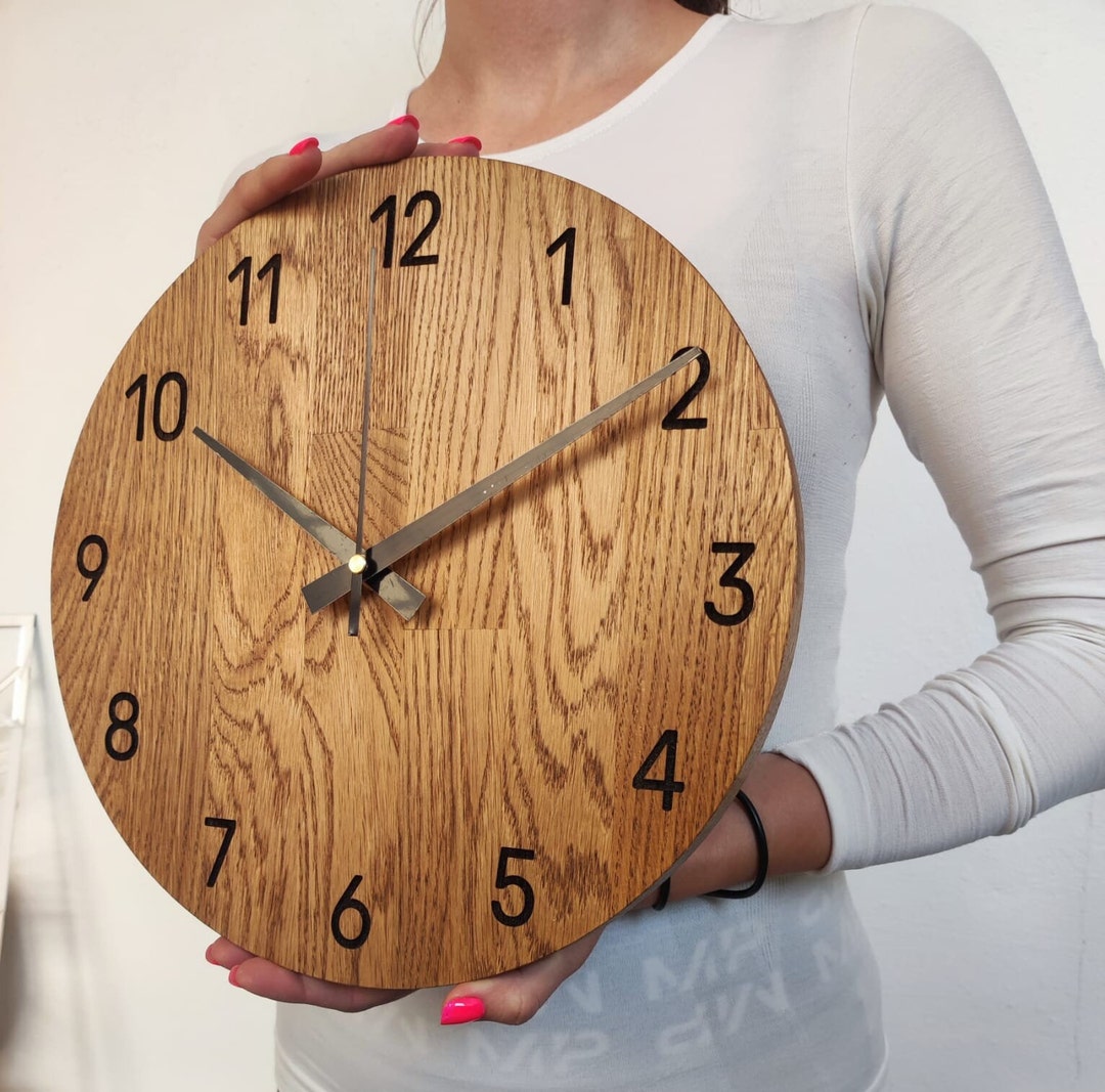 Horloge murale en bois, décoration d'intérieur, décoration d'intérieur, horloge murale en bois de chêne, art massif, horloge murale minimaliste en bois de chêne