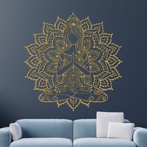 Fille femme fleur fée yoga bois mur maison tenture murale décoration rustique bohème design beauté naturelle pour votre espace de vie décoration bohème Gold