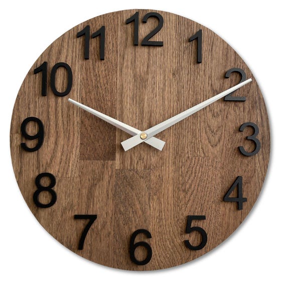 Moderne Wanduhr aus Holz – Stille Eiche Massiv – Handgefertigtes