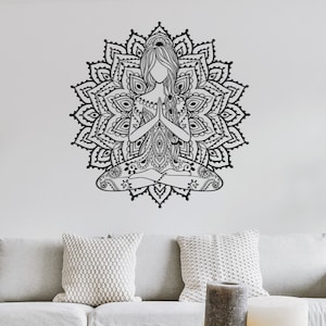 Fille femme fleur fée yoga bois mur maison tenture murale décoration rustique bohème design beauté naturelle pour votre espace de vie décoration bohème Black