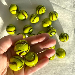1 or Set of 5 “Grasshopper” Mega Marble Glass Large Shooter Marbles, 1” 25mm, Green w/ Black Swirls, Collectible New Wet Mint, Crafts, Games