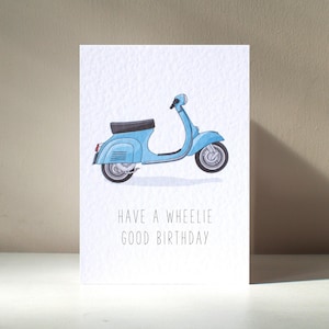 Wheelie Good - Tarjeta de felicitación de cumpleaños personalizada, tamaño A6, para scooter, motocicleta, clásica, retro, antigua, divertida y divertida.