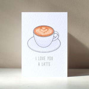 Tarjeta de felicitación de cumpleaños con texto "Te amo un café con leche" (tamaño A6), personalizada, con café, té, descafeinado, cafeína, divertido juego de palabras para beber.