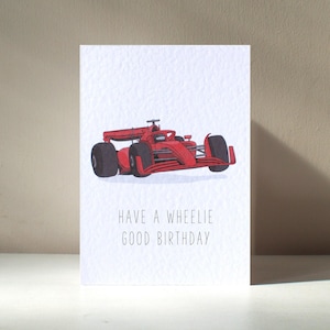 Wheelie Good - Tarjeta de felicitación de cumpleaños personalizada A6 con diseño de coche de Fórmula 1, velocidad, carreras rápidas, conducción, karts, gasolina, cabeza, juego de palabras divertido, feliz cumpleaños, amor.