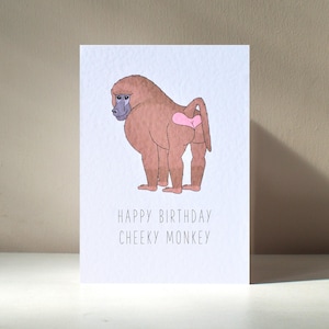 Tarjeta de felicitación personalizada tamaño A6 con diseño de mono descarado, con un divertido juego de palabras grosero y mejillones. Feliz cumpleaños, amor.